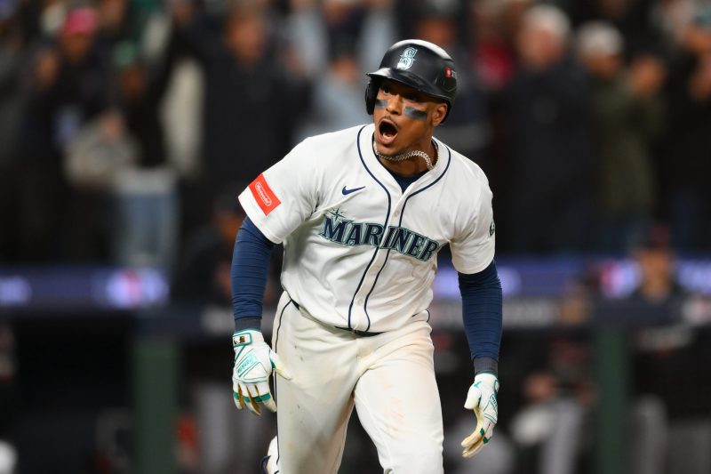 Mariners walk off Tigers in 15-inning marathon, reach ALCS