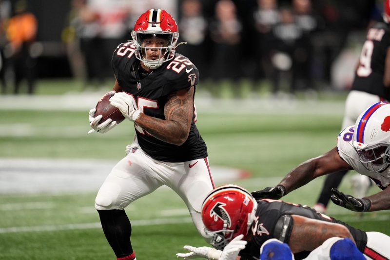 Here are 16 players to start or sit for fantasy football Week 8